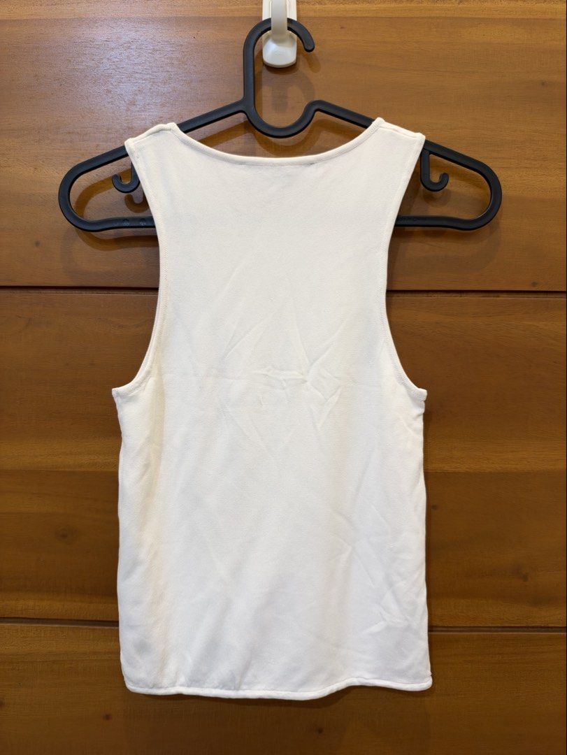 Zara Basic Knit Extra Fine Halter Top in White (Category: Sleeveless) located in Quezon City. Submitted by prebyflo (Listing ID 1469691402, Image 3). Description: Small on tag 9/10 condition Issue: small snag at the back but barely noticeable No other issues.