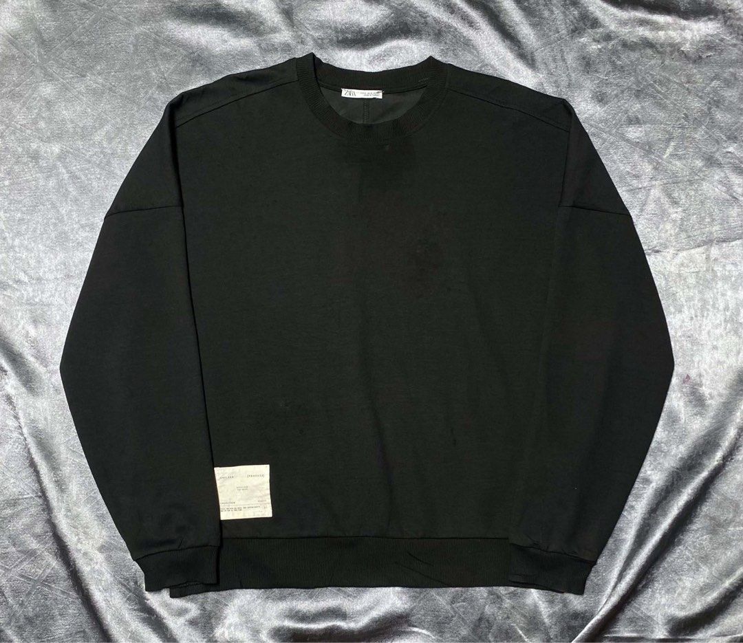 Zara Black Crewneck Sweatshirt Size S (Category: Longsleeves) located in Cavite. Submitted by bellewii (Listing ID 1469680942, Image 1). Description: - Brand: Zara - Size: EUR S / US S / MEX 38 - Color: Solid black - Material/Origin: Made in Turkey - Design: Clean minimal aesthetic with dropped shoulders - Details: Ribbed cuffs and hem with a small utility-style woven label patch near the bottom - Condition: Excellent basic piece that goes with e