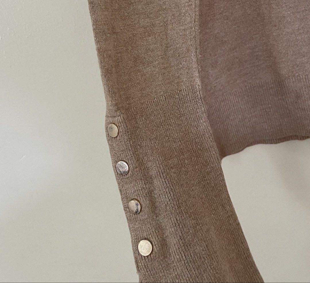 Zara Brown Turtleneck Longsleeves (Category: Coats, Jackets and Outerwear) located in Mandaue City. Submitted by piacatrina08 (Listing ID 1469633515, Image 2). Description: - Size: EUR L / USA L / MEX 30 - stretchable - has a small rip on the neck part which can be sewn and covered by the turtleneck style.