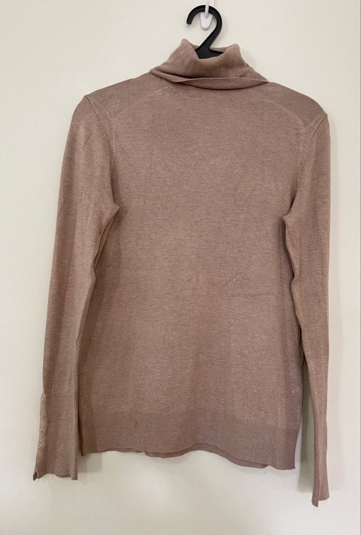 Zara Brown Turtleneck Longsleeves (Category: Coats, Jackets and Outerwear) located in Mandaue City. Submitted by piacatrina08 (Listing ID 1469633515, Image 1). Description: - Size: EUR L / USA L / MEX 30 - stretchable - has a small rip on the neck part which can be sewn and covered by the turtleneck style.