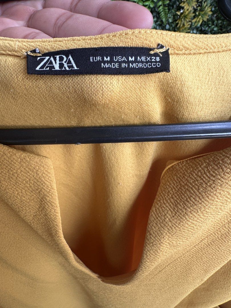 Zara Casual Dress (Category: Dresses) located in Caloocan City. Submitted by fabs_preloved01 (Listing ID 1469630288, Image 3). Description: Zara Dress, light cotton and soft, size M, midi dress.