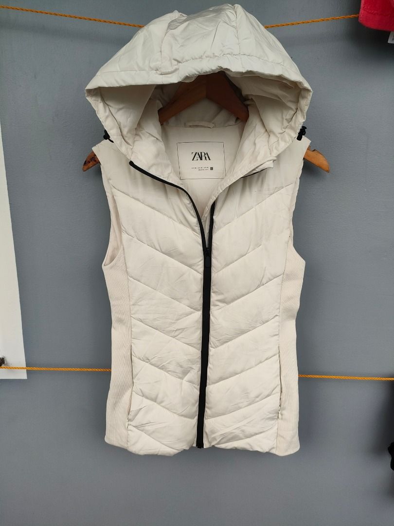 Zara cream puffer vest (Category: Coats, Jackets and Outerwear) located in Calauag. Submitted by thirdfinds (Listing ID 1469756859, Image 3). Description: Zara cream puffer vest 15x24.5.