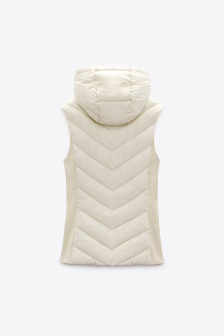 Zara cream puffer vest (Category: Coats, Jackets and Outerwear) located in Calauag. Submitted by thirdfinds (Listing ID 1469756859, Image 2). Description: Zara cream puffer vest 15x24.5.
