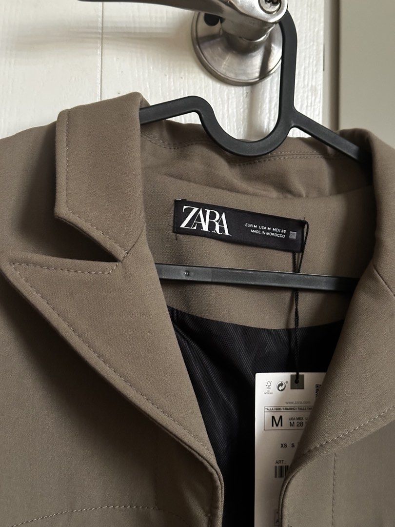 Zara Crop Jacket ‼️ (Category: Coats, Jackets and Outerwear) located in Pasig City. Submitted by theclosetclaud (Listing ID 1469638718, Image 2). Description: .