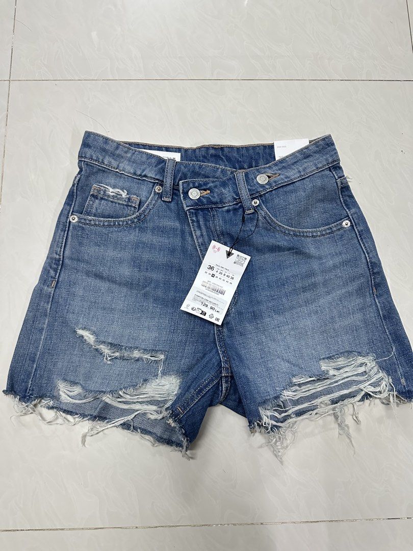 CROSS ZARA DENIM SHORTS (Crossover) (Category: Shorts) located in Binangonan. Submitted by wear.nudes (Listing ID 1469741583, Image 1). Description: Bought this at zara ireland online Bnwt!! What you see is what you get!! Eur 36 Open for layaway 500dp.