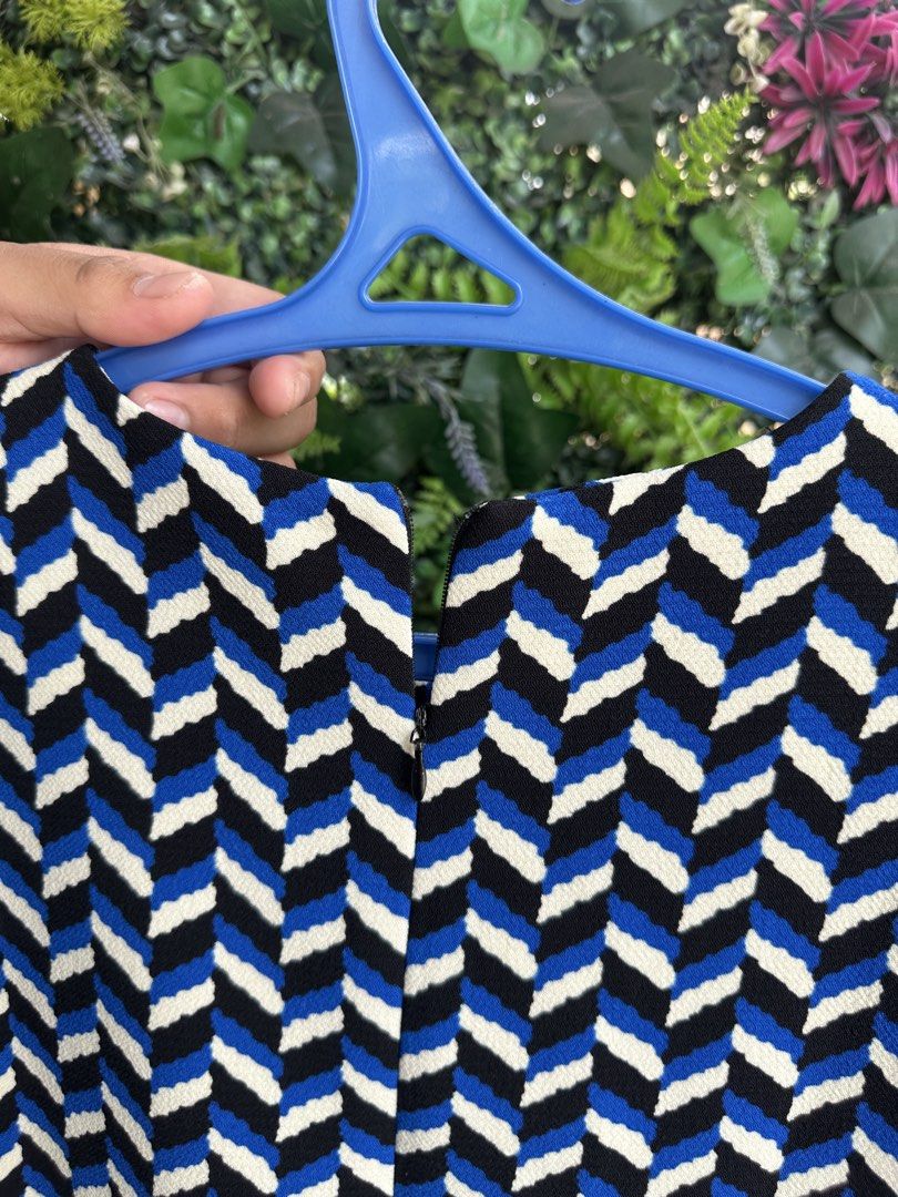 Zara Dress (Category: Dresses) located in Caloocan City. Submitted by fabs_preloved01 (Listing ID 1469625001, Image 3). Description: Zara geometric dress. Mini dress. Size M.
