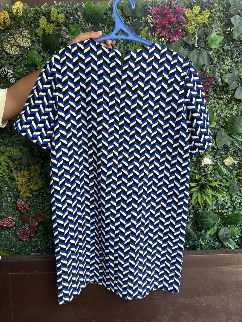 Zara Dress (Category: Dresses) located in Caloocan City. Submitted by fabs_preloved01 (Listing ID 1469625001, Image 2). Description: Zara geometric dress. Mini dress. Size M.