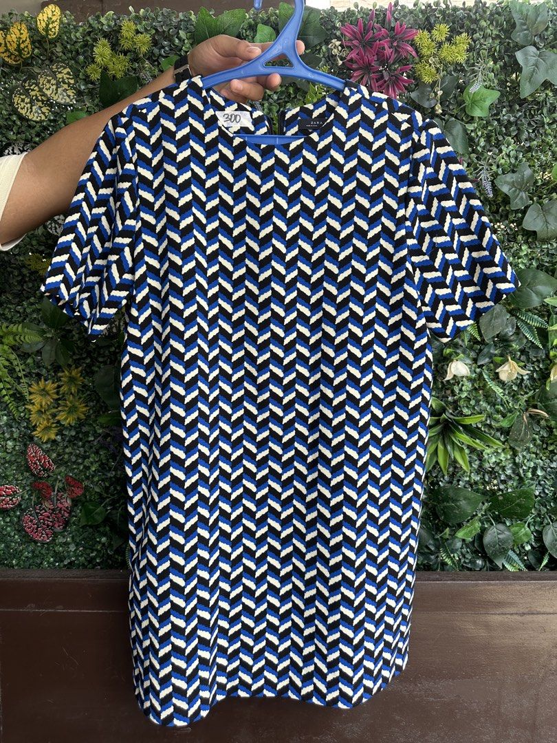 Zara Dress (Category: Dresses) located in Caloocan City. Submitted by fabs_preloved01 (Listing ID 1469625001, Image 1). Description: Zara geometric dress. Mini dress. Size M.