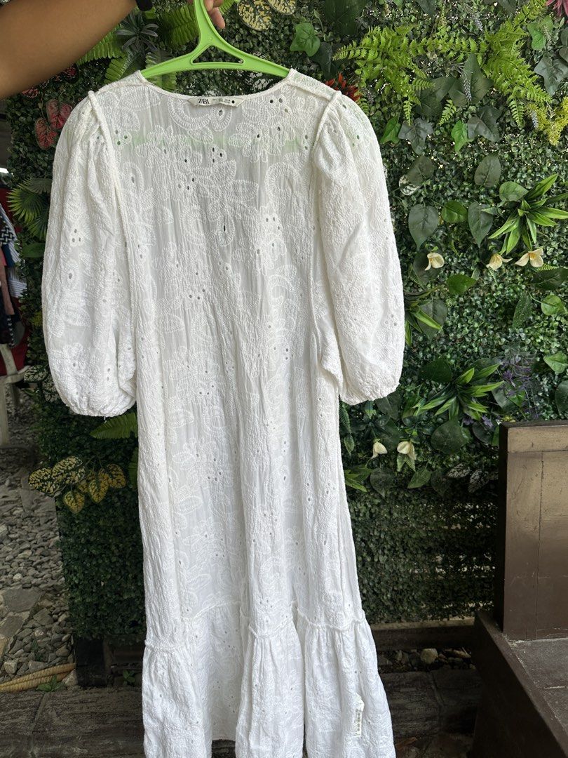 Zara Dress (Category: Dresses) located in Caloocan City. Submitted by fabs_preloved01 (Listing ID 1469627321, Image 2). Description: Zara basic dress - embroidered, eyelet, size L.