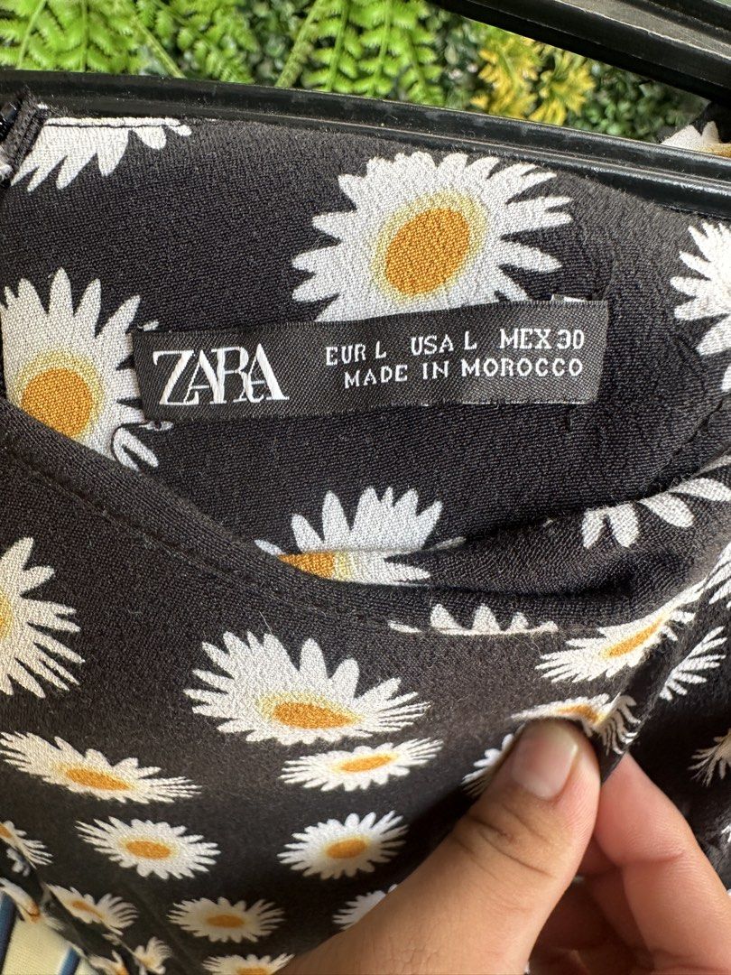 Zara Dress (Category: Dresses) located in Caloocan City. Submitted by fabs_preloved01 (Listing ID 1469653177, Image 3). Description: Zara Floral dress - Size L.