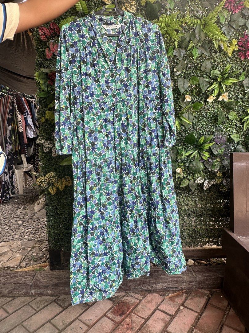 Zara Dress - Floral (Category: Dresses) located in Caloocan City. Submitted by fabs_preloved01 (Listing ID 1469651765, Image 1). Description: Zara Floral dress, cotton, sizeM.