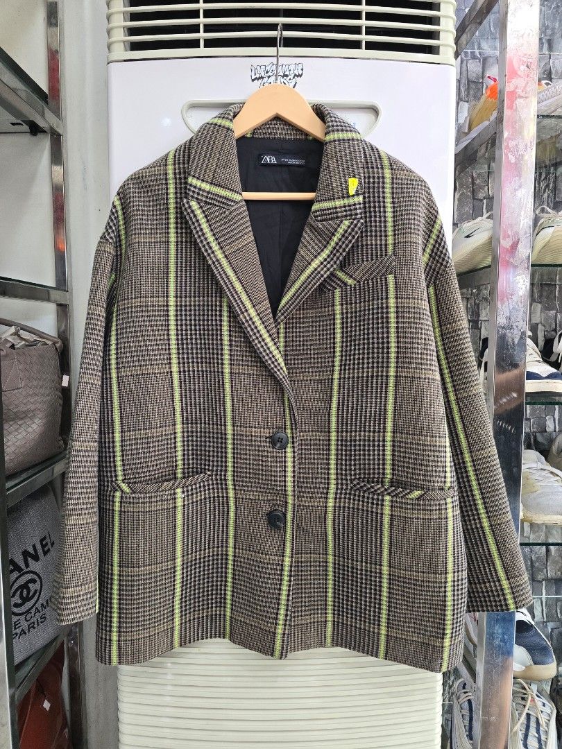 Zara Jacket (Category: Coats, Jackets and Outerwear) located in Iba. Submitted by conditionexcellente (Listing ID 1469616792, Image 1). Description: .