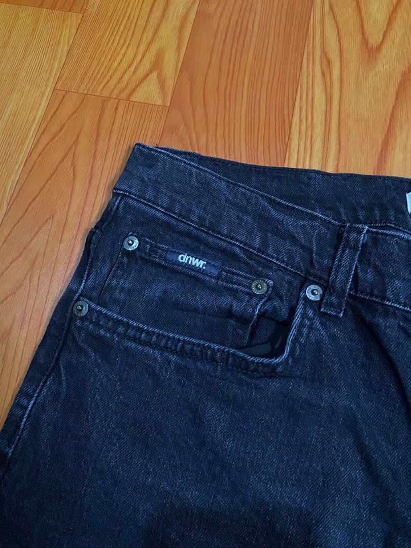 Zara jeans dnwr. (Category: Jeans) located in Cebu City. Submitted by jerianix (Listing ID 1469706217, Image 3). Description: Zara jeans dnwr. Stretchable Size 36 Length 41 Good condition No issues .
