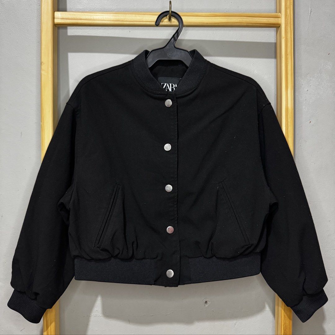 ZARA kids crop jacket (Category: Babies & Kids Fashion) located in Valenzuela. Submitted by thriftynanay88 (Listing ID 1469679644, Image 1). Description: Size 8-9Y on tag.