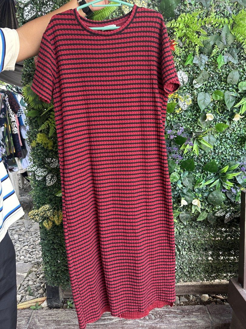 Zara Knit Dress (Category: Dresses) located in Caloocan City. Submitted by fabs_preloved01 (Listing ID 1469626360, Image 1). Description: Zara Knit Dress, size M.