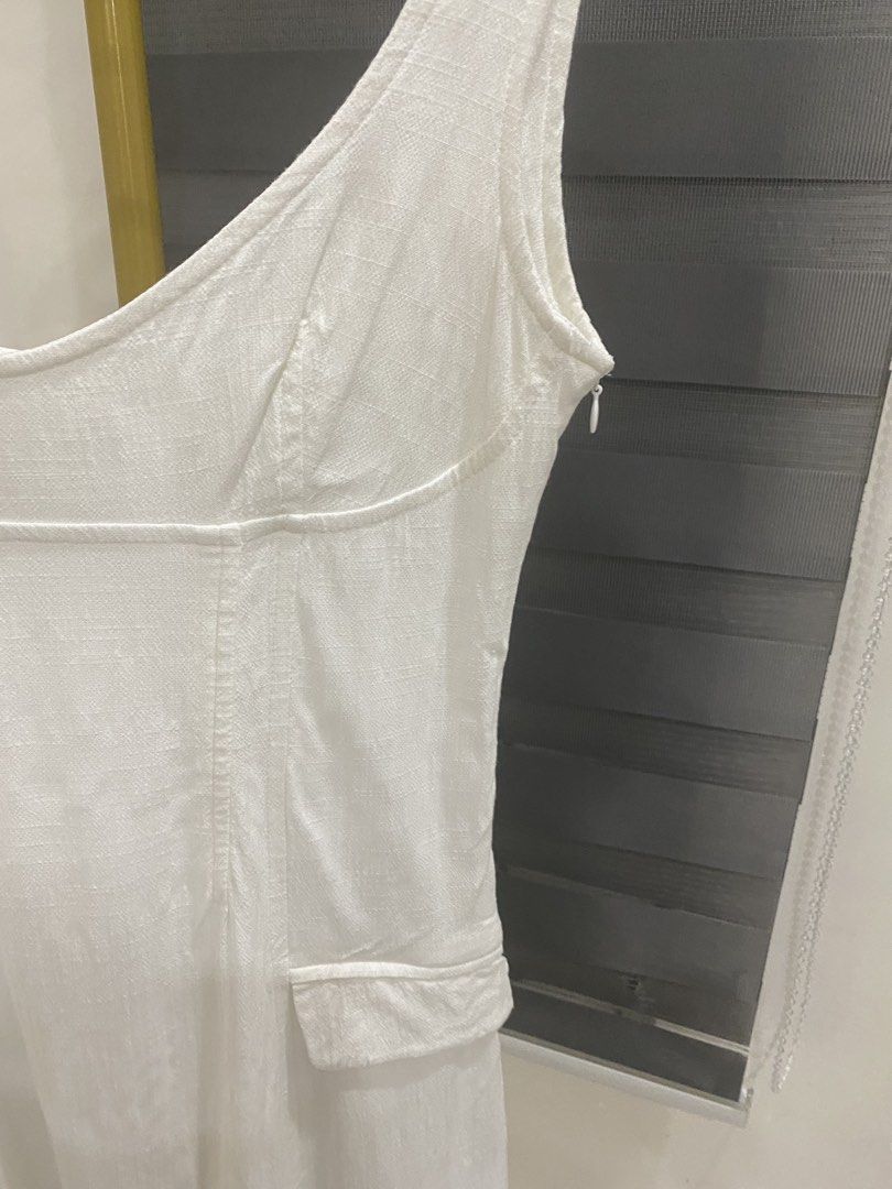 Zara long white dress (Category: Dresses) located in Paranaque City. Submitted by senseofstyle01 (Listing ID 1469671171, Image 2). Description: .