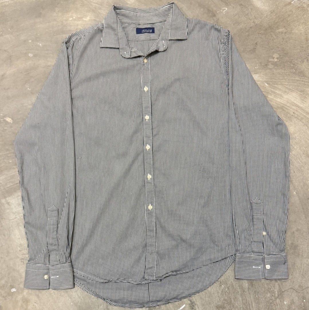Zara Longsleeve button down shirt (Category: Formal Shirts) located in Abucay. Submitted by gibzzz123 (Listing ID 1469704135, Image 3). Description: • All items are ON HAND and ready to be shipped/picked up. • Items are preloved/ukay, so please expect minimal signs of usage unless stated otherwise. • No major issues — good condition unless otherwise indicated in the listing. • Actual color may slightly vary due to lighting and screen settings. • 
