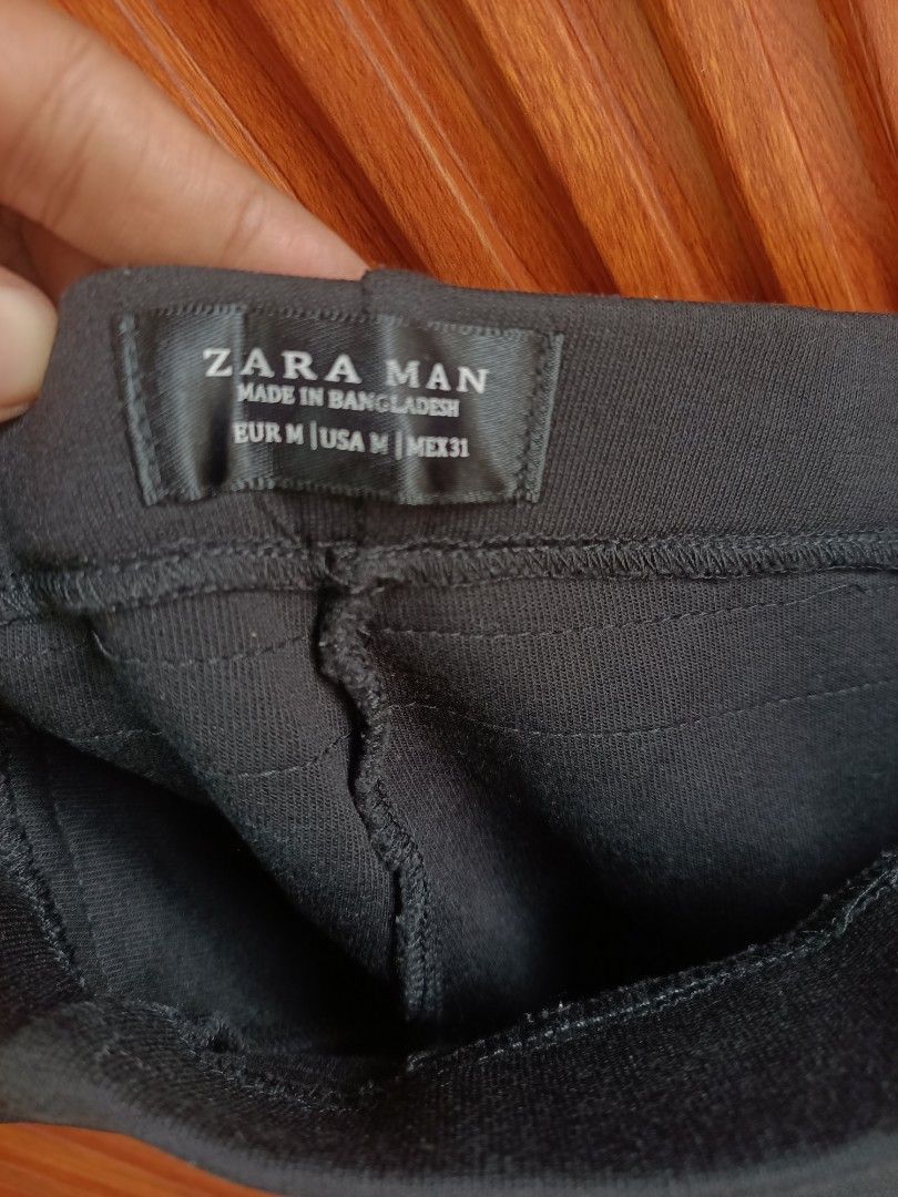Zara Man Black Joggers Sweatpants (Category: Joggers) located in Bayombong. Submitted by rheaaa00530 (Listing ID 1469685099, Image 2). Description: - Brand/Model: Zara Man Joggers - Size: Medium (true to size) - Color: Black - Material: Soft cotton-blend fleece - Features: Adjustable drawstring waistband, stylish contrast panel on the upper front, and ribbed ankle cuffs - Condition: Great for lounging or casual outings - Origin: Made in Banglades