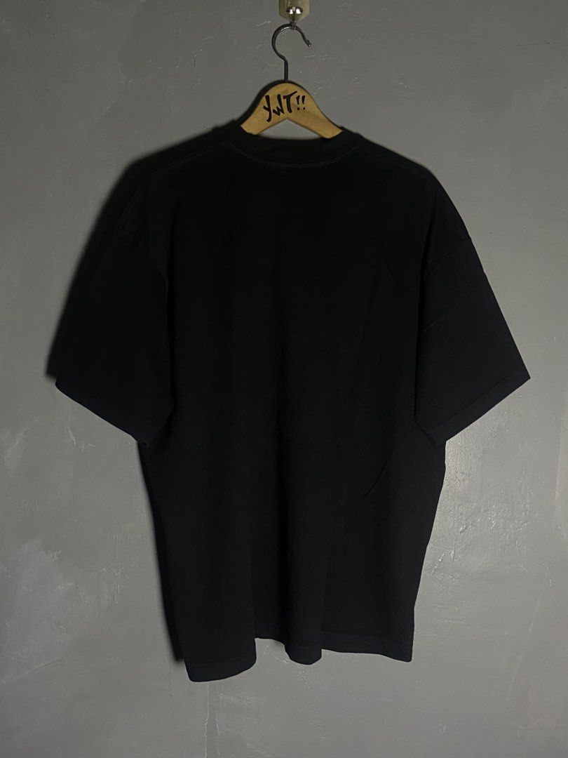 Zara Oversized Crew Neck Tee (Category: Tshirts & Polo Shirts ) located in Cabuyao City. Submitted by chukz_x (Listing ID 1469613100, Image 3). Description: Zara Oversized Crew Neck Tee Size : Medium Dimes : 24W 28L Condition : Excellent Issue : none Price: 650 📍Cabuyao Laguna 📍Cabuyao Laguna.