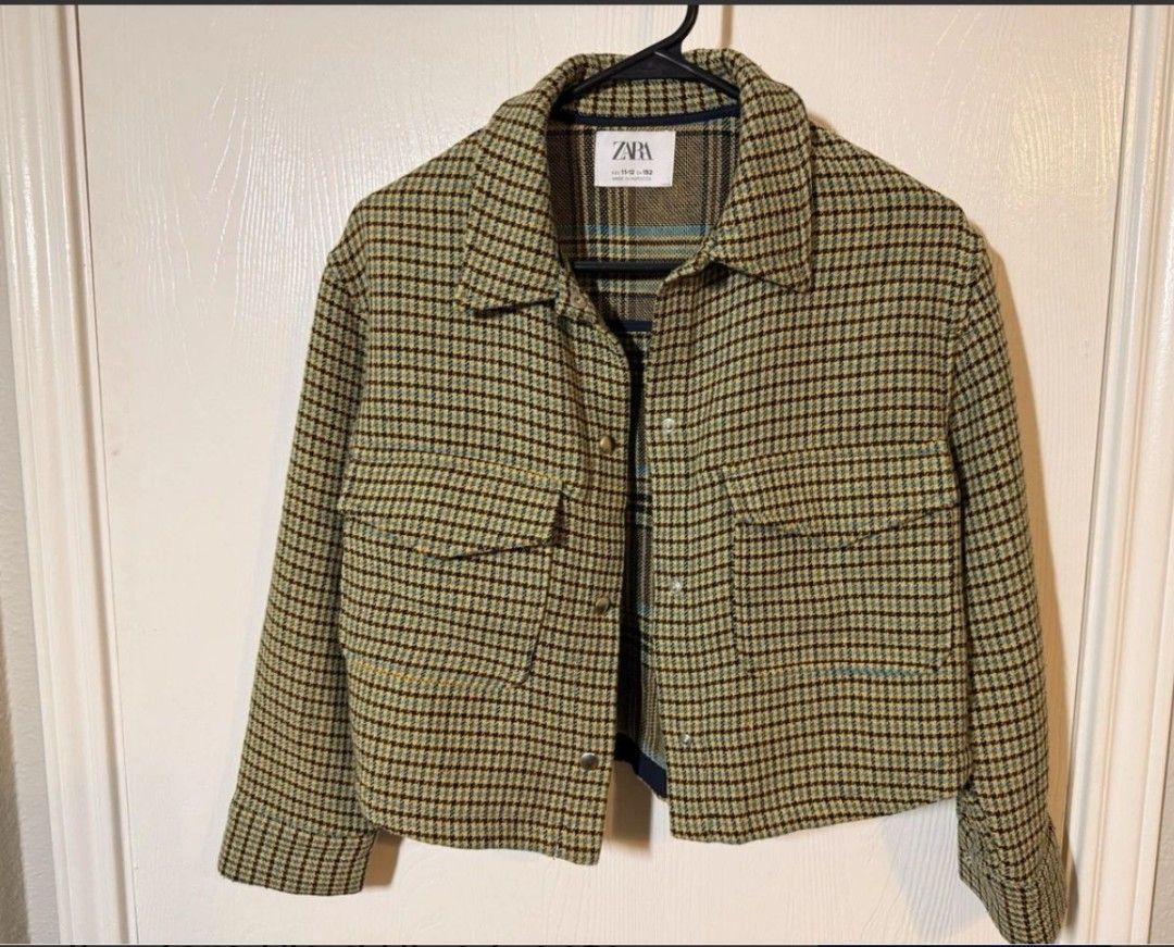 Zara Plaid Jacket (Category: Babies & Kids Fashion) located in Manila. Submitted by nobleflower_f701b3 (Listing ID 1469677118, Image 1). Description: Pre twice nasuot ng anak ko 11-12T on tag ( runs big ) kaysa teens xs small women No issue po.