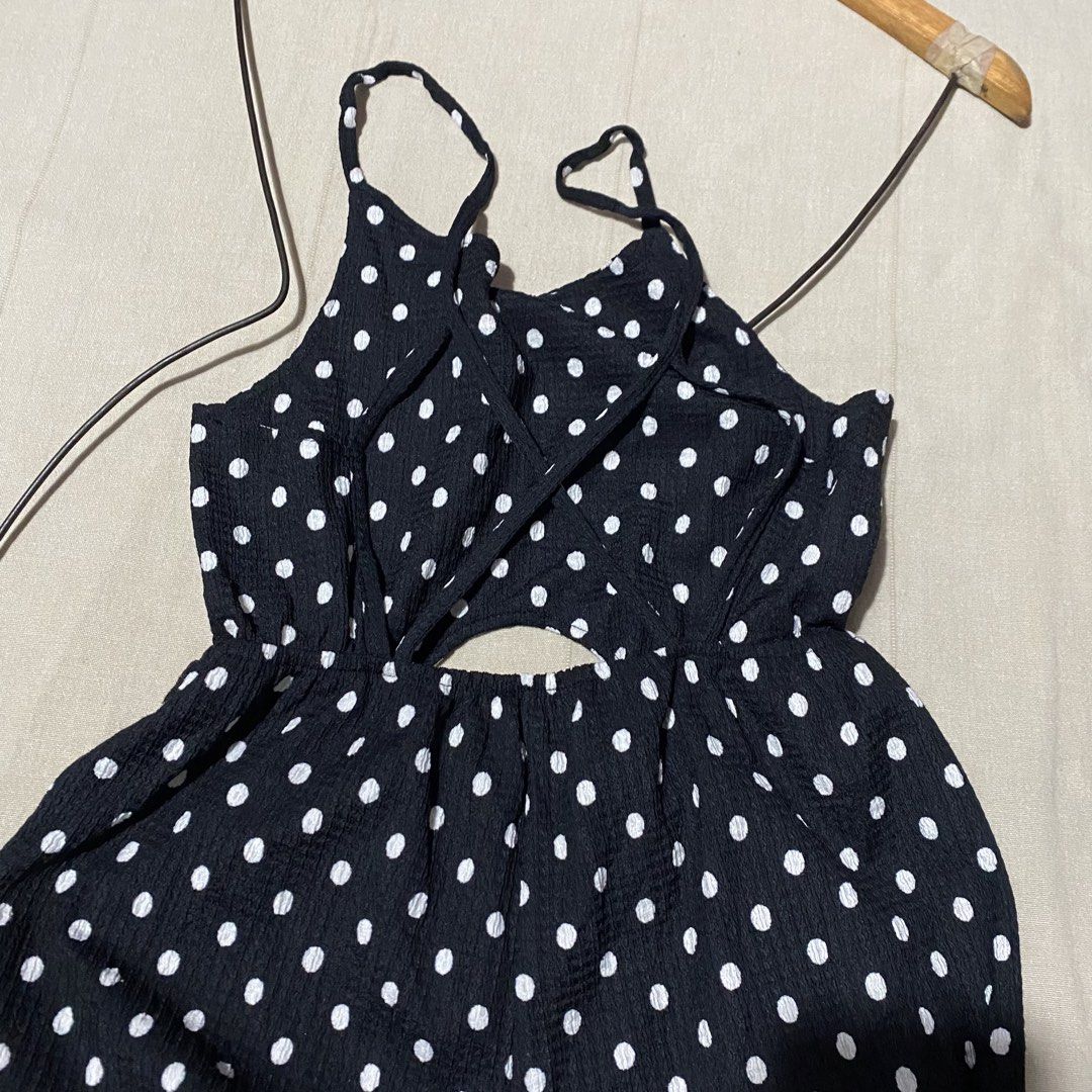 Zara polka dot jumpsuit (Category: Jumpsuits) located in Manila. Submitted by thriftfindsbyshei-2nd (Listing ID 1469636935, Image 3). Description: Size 11-12 on tag ; can fit xs-small Need wash.
