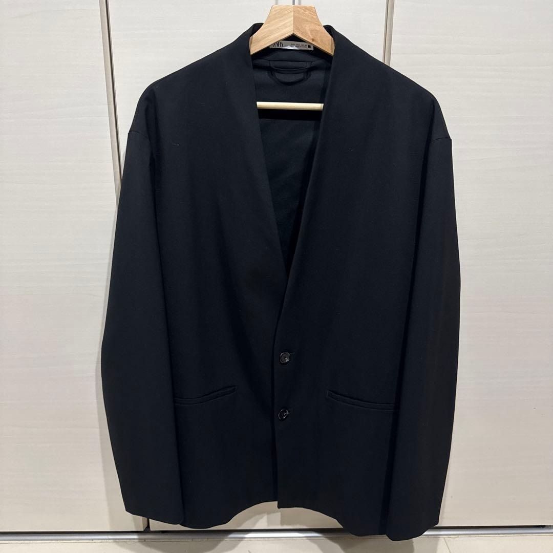 ZARA SLIMFIT Collarless Blazer/Coat/Jacket (Category: Coats, Jackets and Outerwear) located in Quezon City. Submitted by tcjames2026 (Listing ID 1469604779, Image 1). Description: - Brand: Zara - Color: Clean black - Size: Large (EUR L, USA L, MEX 42) - Fit: True to size - Origin: Made in China - Style: Minimalist design, great for layering.