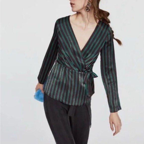 Zara Trafaluc Satin Striped Wrap Top (Category: Longsleeves) located in Cordova. Submitted by thedecluterrer (Listing ID 1469578967, Image 2). Description: .
