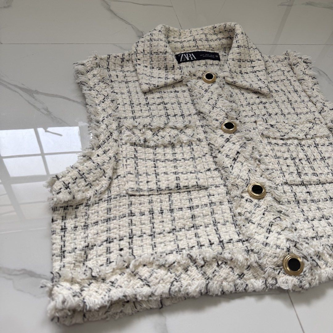 Zara Tweed Vest (Category: Coats, Jackets and Outerwear) located in Santo Tomas. Submitted by the580closet (Listing ID 1469699715, Image 3). Description: - Size: Small 19 inches - chest 16.5 inches - length.