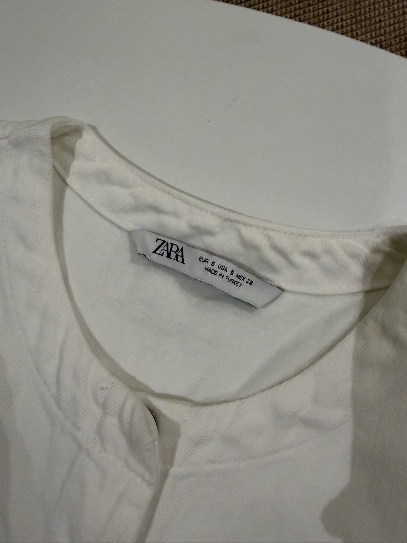 Zara White Puff Sleeve Romper Size S (Category: Rompers) located in Muntinlupa City. Submitted by henlo03 (Listing ID 1469610064, Image 3). Description: - Brand: Zara - Style: White romper - Size: S - Features: Short puff sleeves, round neckline, snap button front closure - Waist: Elasticized with adjustable drawstring detail - Pockets: Functional side pockets included - Origin: Made in Turkey - Condition: Clean, crisp white fabric, ready to wear