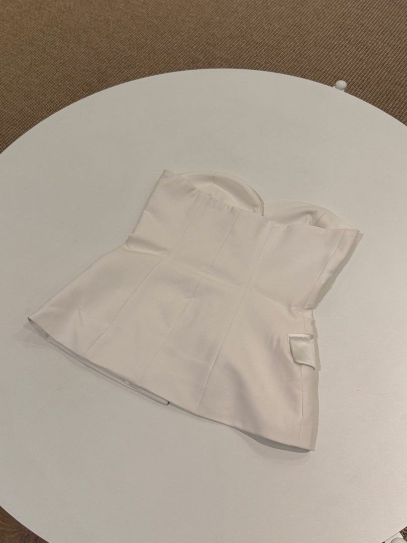 Zara White Strapless Corset Top (Category: Sleeveless) located in Muntinlupa City. Submitted by henlo03 (Listing ID 1469614657, Image 3). Description: - Brand/Model: Zara strapless top - Color: Classic white - Size: Small (S) - Fit: Structured with a curved sweetheart neckline - Details: Front button closure with matching buttons, pocket flaps with satin trim.