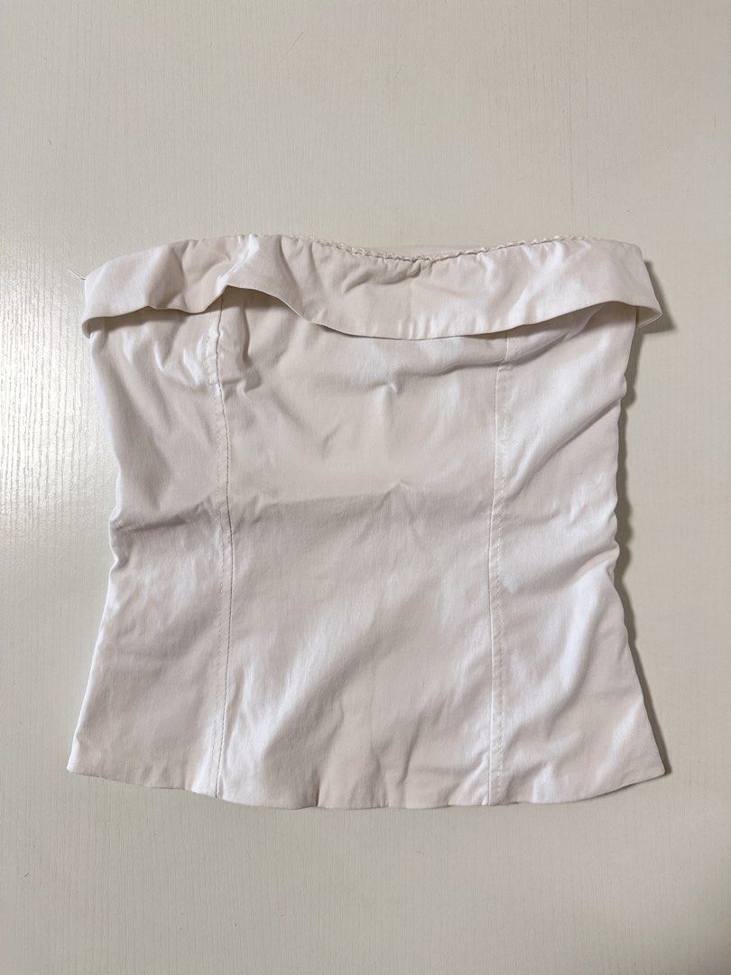 Zara White Tube Top (Category: Others Tops) located in Manila. Submitted by user778899 (Listing ID 1469611601, Image 1). Description: v body hugging can fit xs.