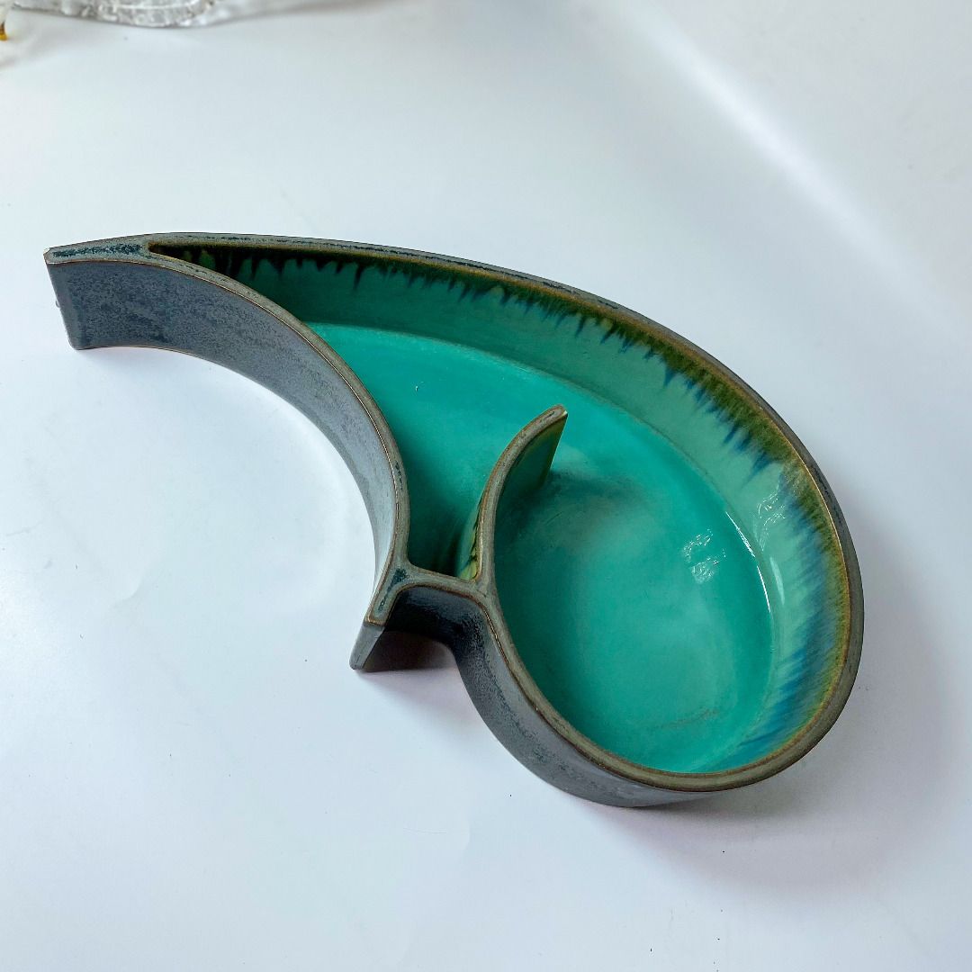 092626-030 Vintage Ikebana (Category: Dinnerware & Cutlery) located in Quezon City. Submitted by madiscollectibles (Listing ID 1469784823, Image 3). Description: - Handmade ceramic catchall tray with a unique teardrop/paisley shape - Features two compartments and a curved cutout section - Mottled grey textured exterior with a smooth turquoise blue glazed interior and dark rim drip effect - Versatile organizer: perfect for jewelry, keys, or coins 