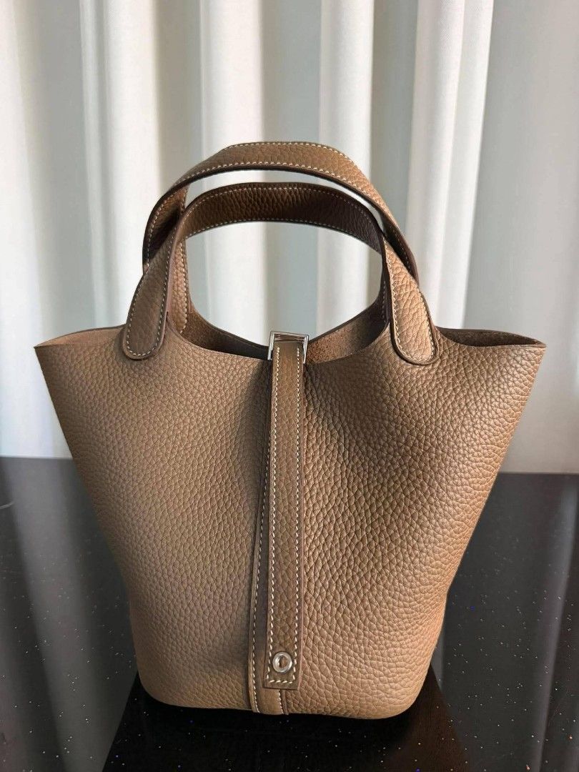 18cm bucket bag handcarry bag ep (Category: Shoulder Bags) located in Manila. Submitted by binondo_bagsetc (Listing ID 1469927849, Image 1). Description: .