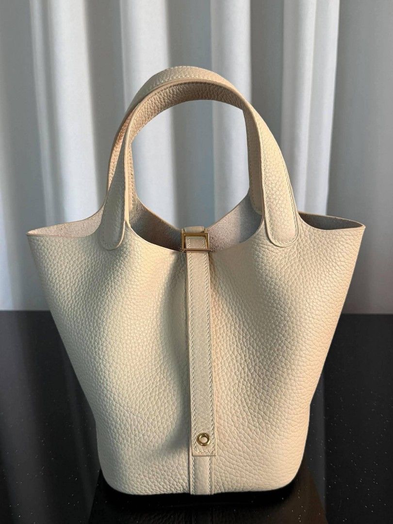 18cm bucket bag handcarry bag ep (Category: Shoulder Bags) located in Manila. Submitted by binondo_bagsetc (Listing ID 1469927849, Image 3). Description: .