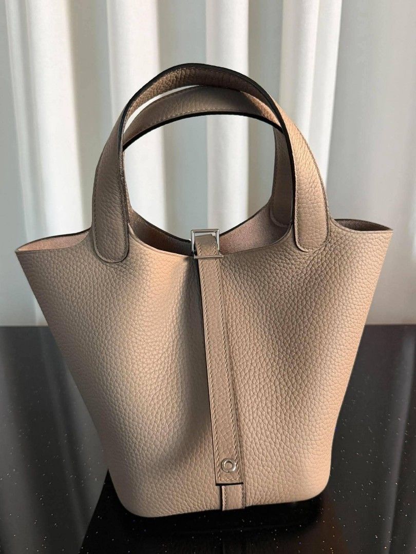 18cm bucket bag handcarry bag ep (Category: Shoulder Bags) located in Manila. Submitted by binondo_bagsetc (Listing ID 1469927849, Image 2). Description: .