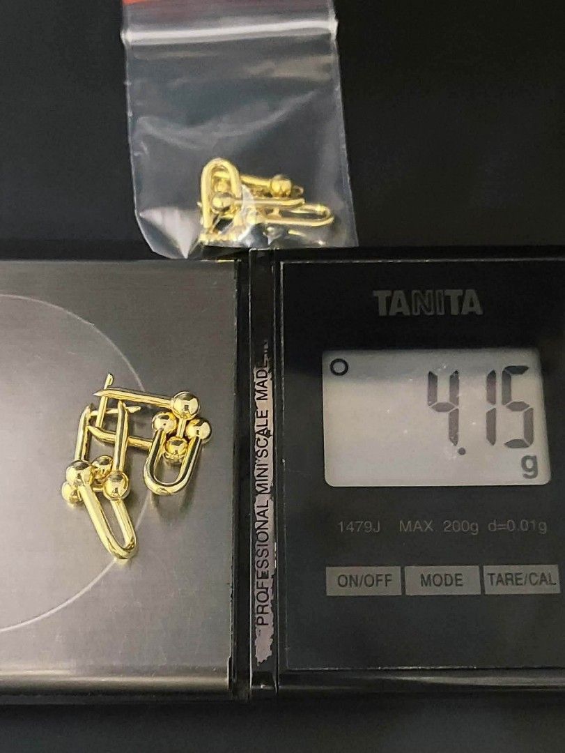 18k Saudi gold hardware earrings (Category: Earrings) located in Manila. Submitted by bhelgoldseller2ndaccount (Listing ID 1469902682, Image 3). Description: New!!✨New!!✨New!! Authentic 18k Saudi Golds 💯pawnable/naisasanla 💯with high appraisal rate 💯good investment 💯Direct supplier price 👉OPEN for resellers 🌺please take time to evaluate their actual sizes and grams 👉Best panggift for all occasions ✅ Sold per grams not per piece Kya lowest 