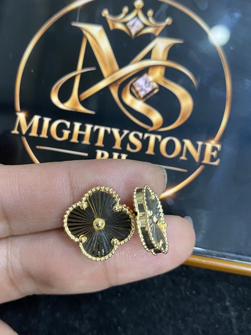 18k vca earring (Category: Earrings) located in Manila. Submitted by mightystone_77b719 (Listing ID 1469780796, Image 1). Description: .