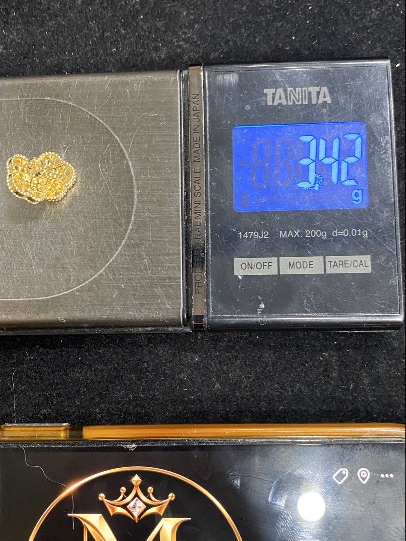 18k vca earrings (Category: Earrings) located in Manila. Submitted by mightystone_77b719 (Listing ID 1469780653, Image 2). Description: .