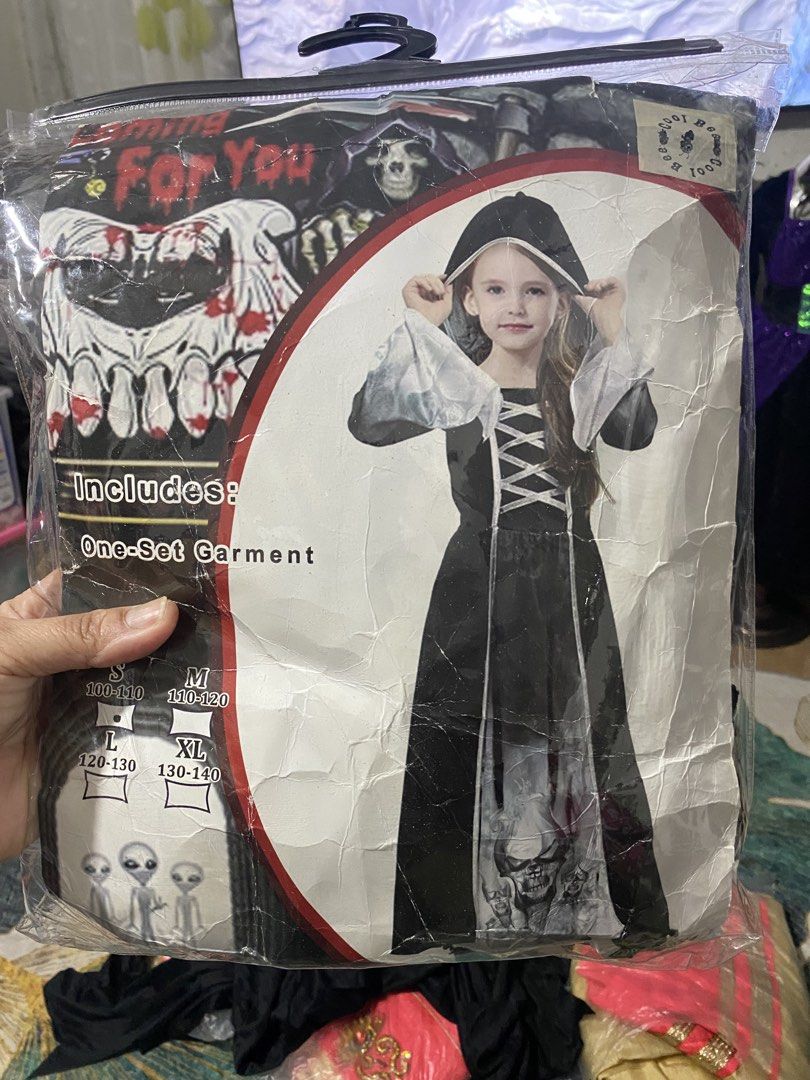 1 Set costume (Category: Everything Else Others) located in Caloocan City. Submitted by discusonlineshop (Listing ID 1469768312, Image 1). Description: 7-8 y velvet fab.