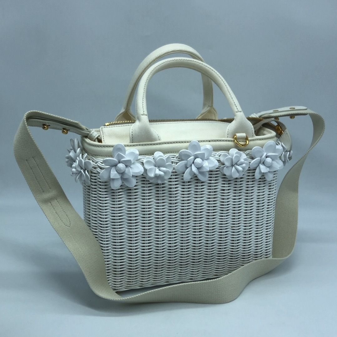 267010491 PRADA BAG 1BG835 (Category: Luxury Bags & Wallets) located in Taguig. Submitted by ecoring.ph (Listing ID 1469805525, Image 1). Description: ◆CONDITION: B+ ◆DESCRIPTIONS: (Other defects/info:) OUTER: The body of the bag has minimal scratches and shows signs of use. The bottom and bottom corners of the bag also have minimal scratches and show signs of use. The crossbody strap and top handle of the bag have minor stains and show signs of 