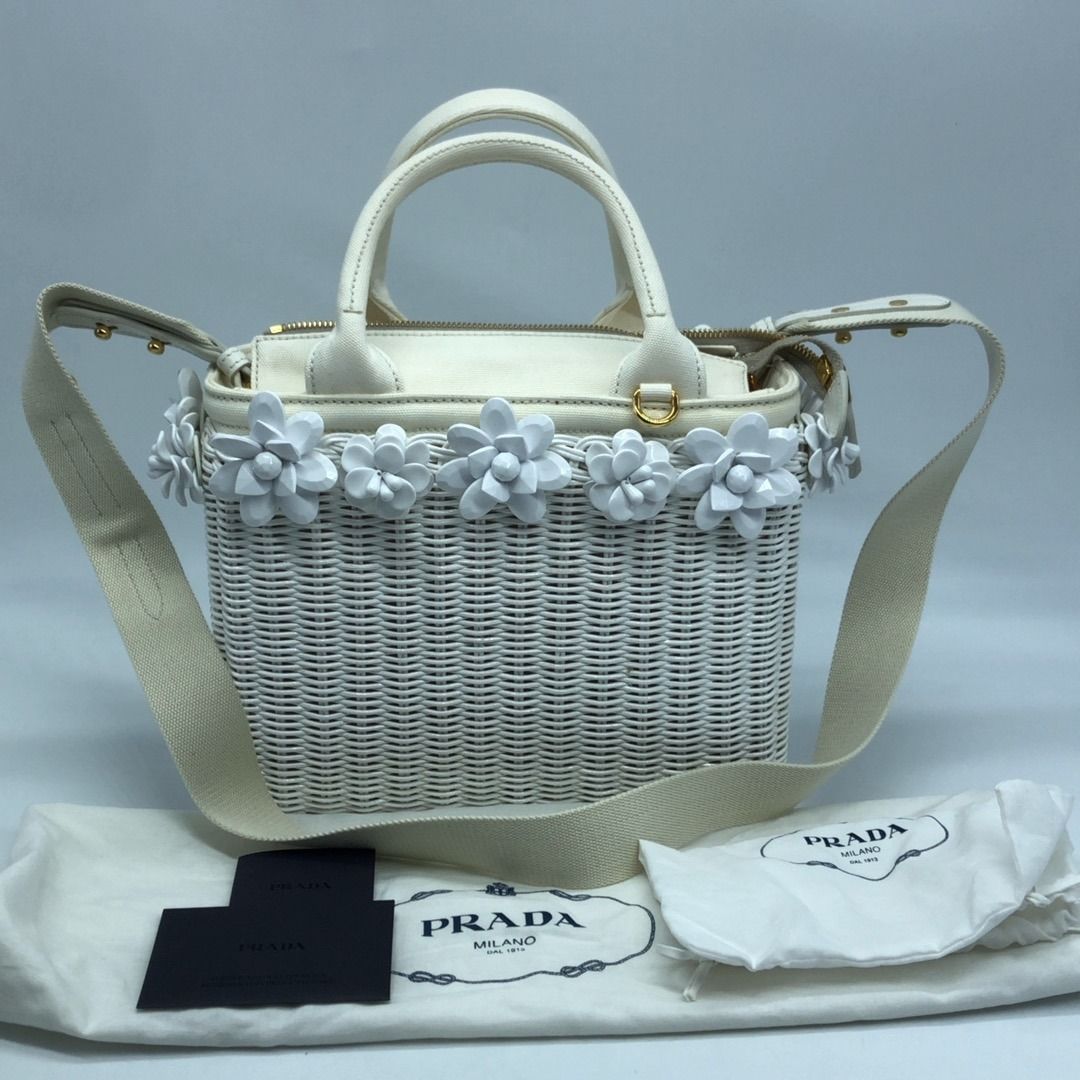 267010491 PRADA BAG 1BG835 (Category: Luxury Bags & Wallets) located in Taguig. Submitted by ecoring.ph (Listing ID 1469805525, Image 2). Description: ◆CONDITION: B+ ◆DESCRIPTIONS: (Other defects/info:) OUTER: The body of the bag has minimal scratches and shows signs of use. The bottom and bottom corners of the bag also have minimal scratches and show signs of use. The crossbody strap and top handle of the bag have minor stains and show signs of 