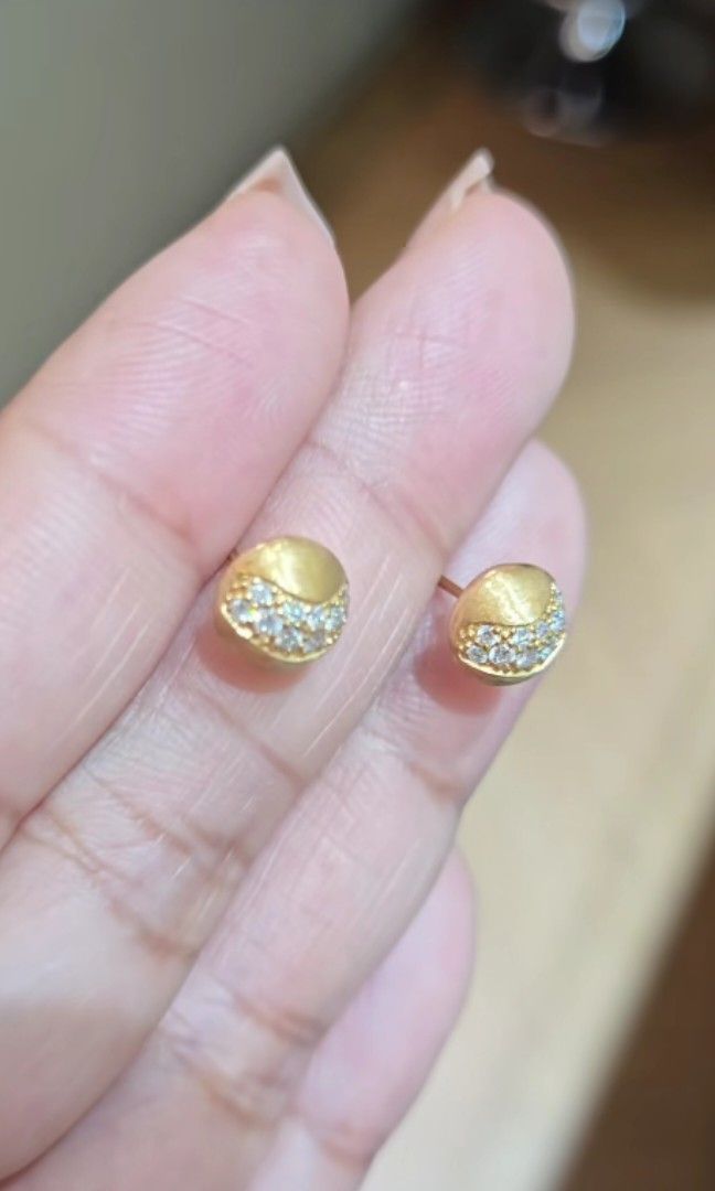 .28carat diamond earrings (Category: Earrings) located in Malolos. Submitted by keenhorse_ef38ab (Listing ID 1469777033, Image 2). Description: .28carat diamond 18Karat gold To purchase, please send the ff: Name: Address: Contact Number: Cash on delivery via lbc LAYAWAY 20% downpayment 2 months.