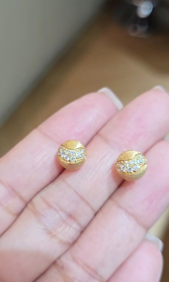 .28carat diamond earrings (Category: Earrings) located in Malolos. Submitted by keenhorse_ef38ab (Listing ID 1469777033, Image 1). Description: .28carat diamond 18Karat gold To purchase, please send the ff: Name: Address: Contact Number: Cash on delivery via lbc LAYAWAY 20% downpayment 2 months.