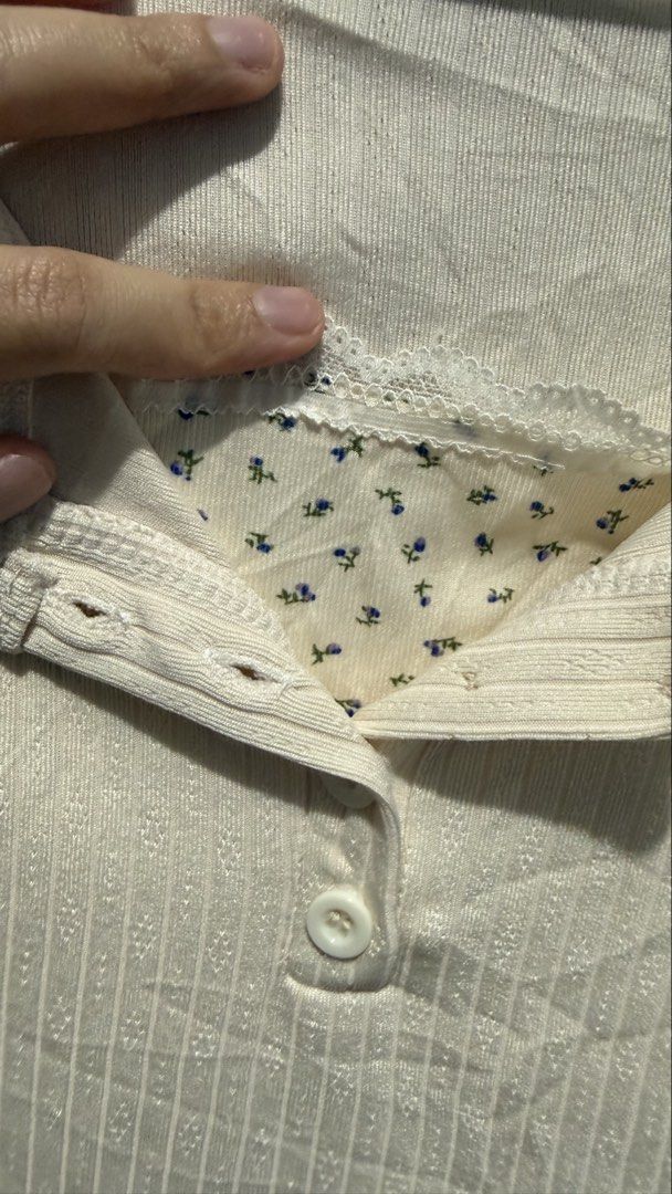 2in1 Shirt (Category: Shirts) located in Quezon City. Submitted by dinesaur (Listing ID 1469930494, Image 2). Description: .