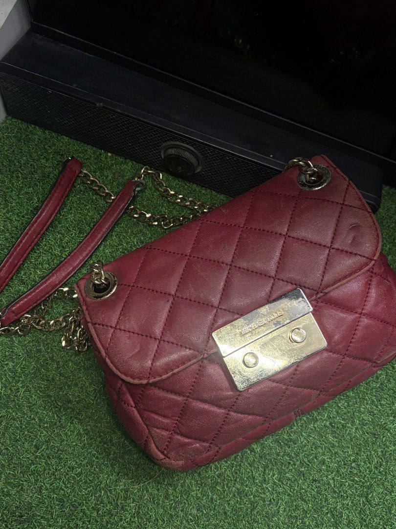 2way mk sling/shoulder bag (Category: Cross-body Bags) located in Davao. Submitted by ememlou17 (Listing ID 1469887802, Image 2). Description: 2way mk sling/shoulder bag. Makapal mabigat coded.