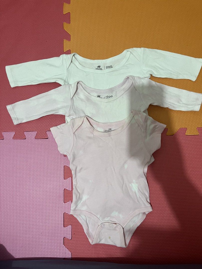 3pcs baby clothes (Category: Babies & Kids Fashion) located in Manila. Submitted by mamamogreen69 (Listing ID 1469853352, Image 1). Description: Decluttering 0-3m 📍 Pasig City.