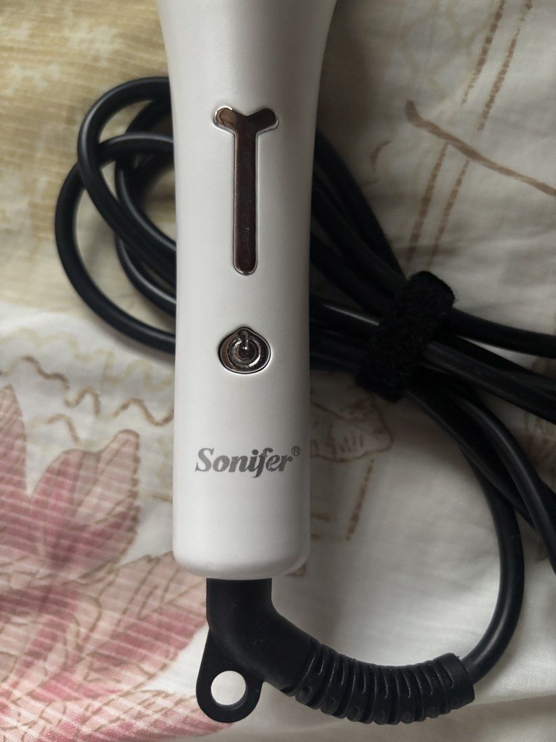 40mm hair curler (Category: Hair) located in Davao. Submitted by relovedclosetbytri (Listing ID 1469780353, Image 2). Description: selling my 40mm hair curler information: its in very good condition, rarely use. rfs: not used anymore davao area📍 .