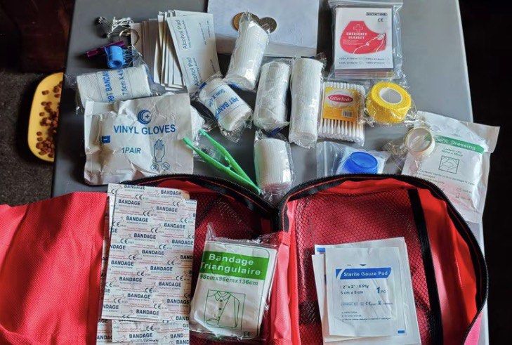 44 pcs first aid kit set see pic for inclusions (Category: Other Merchandise) located in Manila. Submitted by vintageaccessories (Listing ID 1469926442, Image 2). Description: .