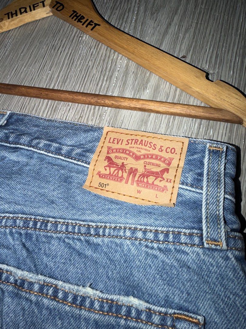 501 LEVIS BUTTON DOWN PANTS (Category: Jeans) located in Manila. Submitted by triptothrift7 (Listing ID 1469938689, Image 3). Description: pm me for fast transaction! 501 LEVIS BUTTON DOWN PANTS for only 1000 size 30 on tag waistline 30 x 31 length 41 hem 7.5 no issue excellent condition color rate 9/10 authentic legit mode of payment gcash or bank transfer location Biñan laguna.