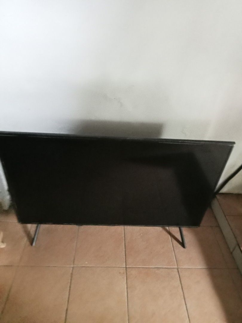 50-inch Smart TV (Category: TV) located in Cebu City. Submitted by cleverwind.221754 (Listing ID 1469933130, Image 2). Description: Sellung Samsung Smart TV. As per technician, LCD needs repairing. For pick-up only. Location: Near San Carlos South Campus, CTS/CCMC. Check out also our other items: https://garage-sale.pages.dev.